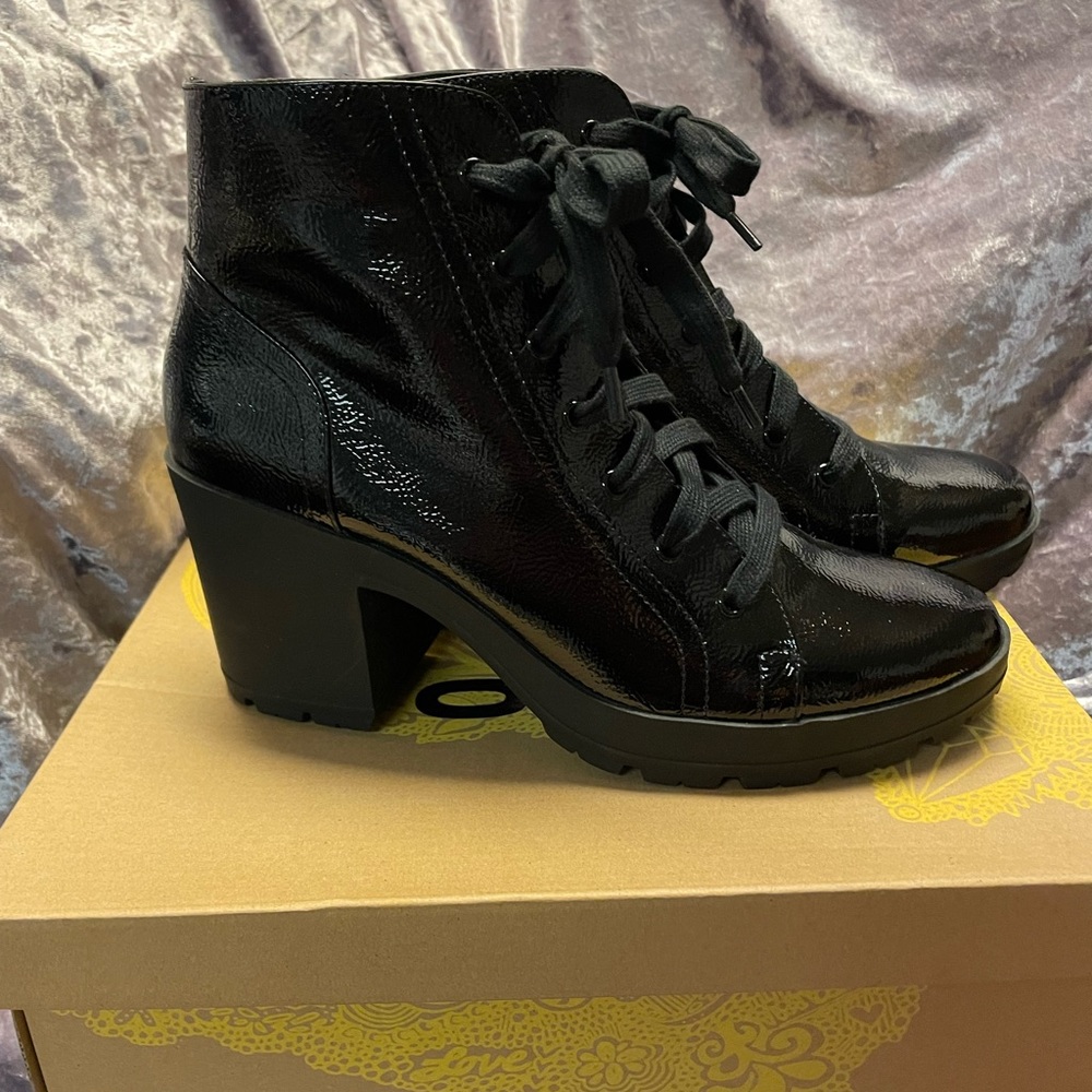Mix number 6 black combat boots patent